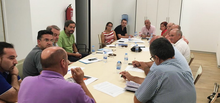 El presidente de Mancomunidad desmiente el trasvase de agua de Rules a la Axarquía y destaca la “seriedad y responsabilidad” de los agricultores. 